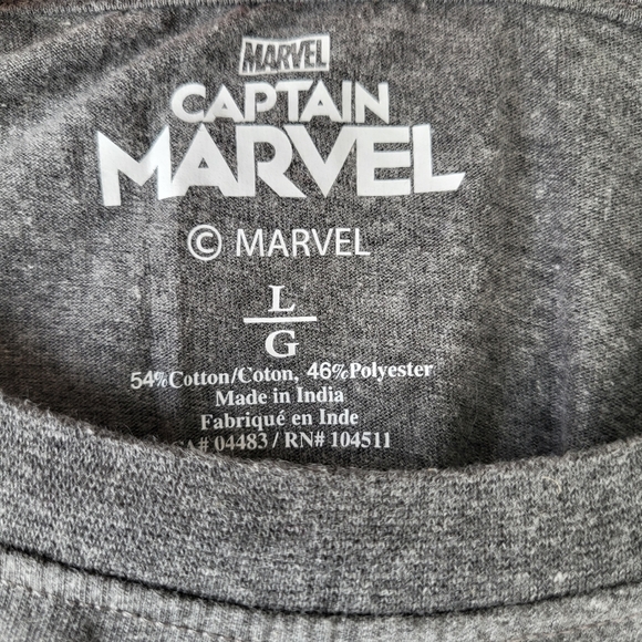 2/$20 Captain marvel grey short sleeve tshirt with logo across the front Size L - Picture 6 of 6